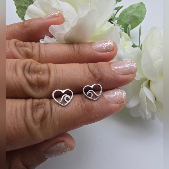 ❤️ SURFERS LOVE STERLING SILVER STUD EARRINGS - Picture 10 of 10